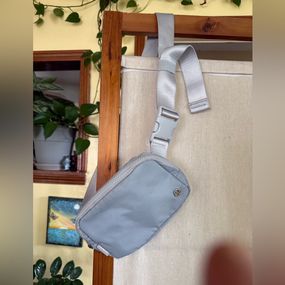 Lululemon Everywhere Belt bag